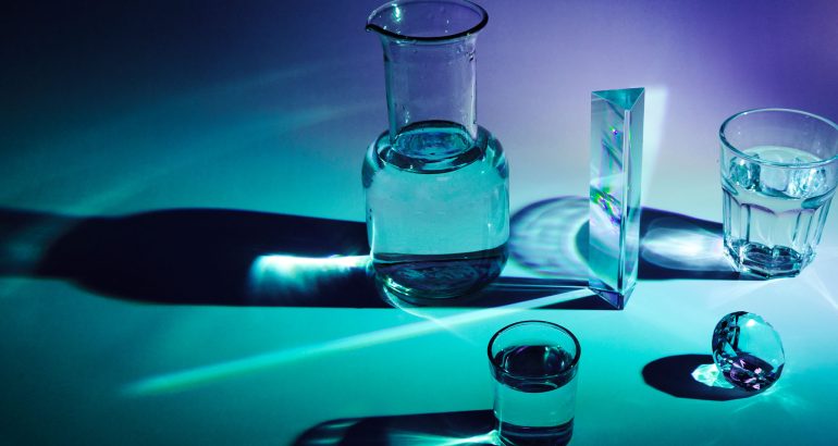 اهمیت حلال‌ها در صنایع شیمیایی و کاربردهای آن‌ها